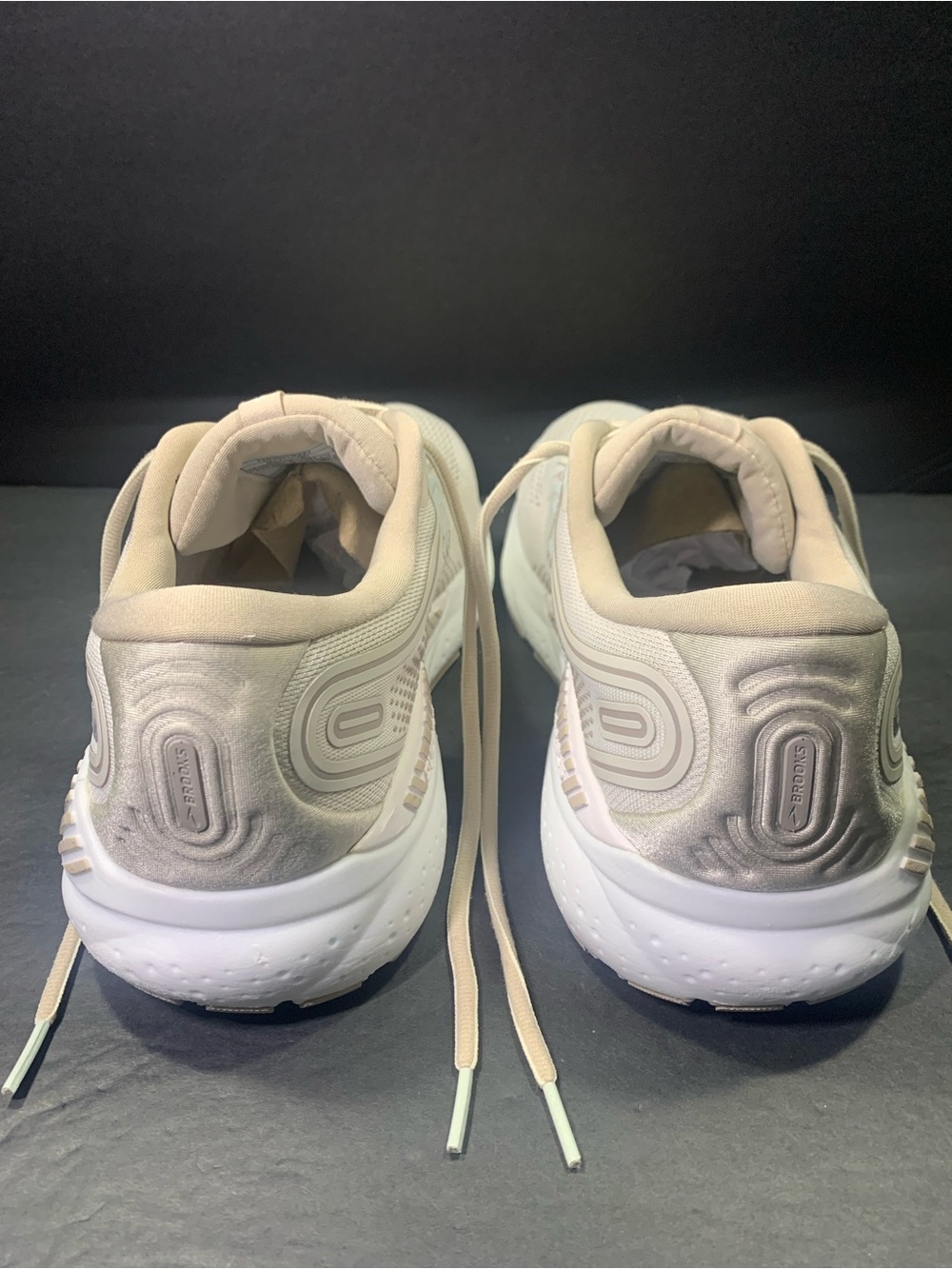 Brooks Ariel GTS 23 Tan Gray Women’s Running Walking Sneakers Shoe Size- 11 - Picture 3 of 11